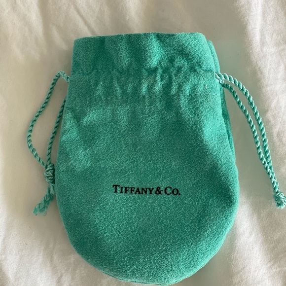 EUC Tiffany & Co. graduated bead necklace - Picture 9 of 9